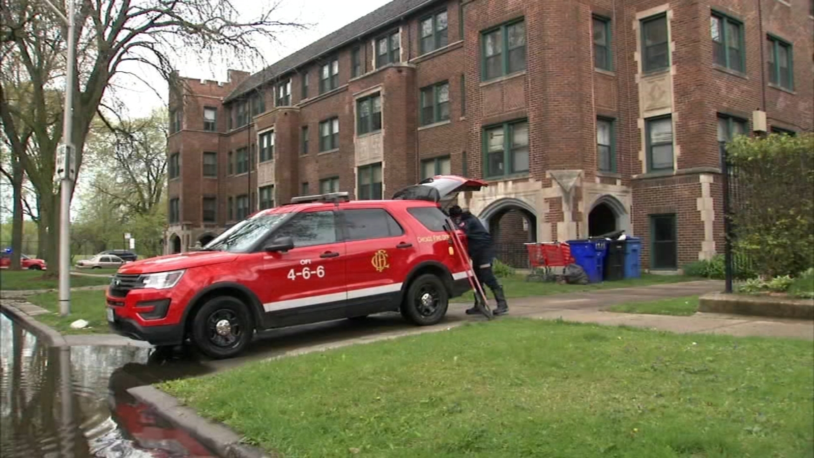 3 Chicago firefighters seriously injured when ceiling falls during ...