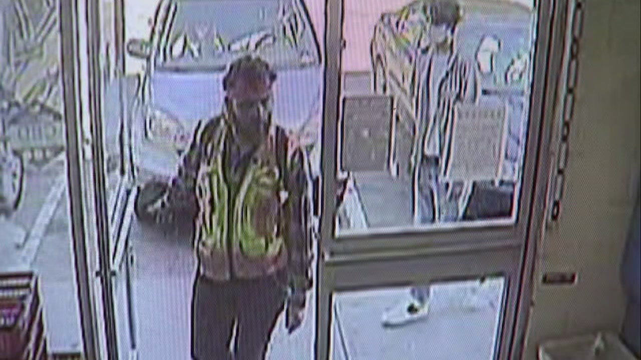 Man vandalizes Oakland store after he was refused service for not wearing a face covering