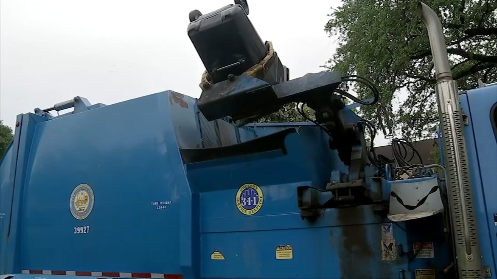 Houston City Council approves 1.14 fee for trash bins, what this means