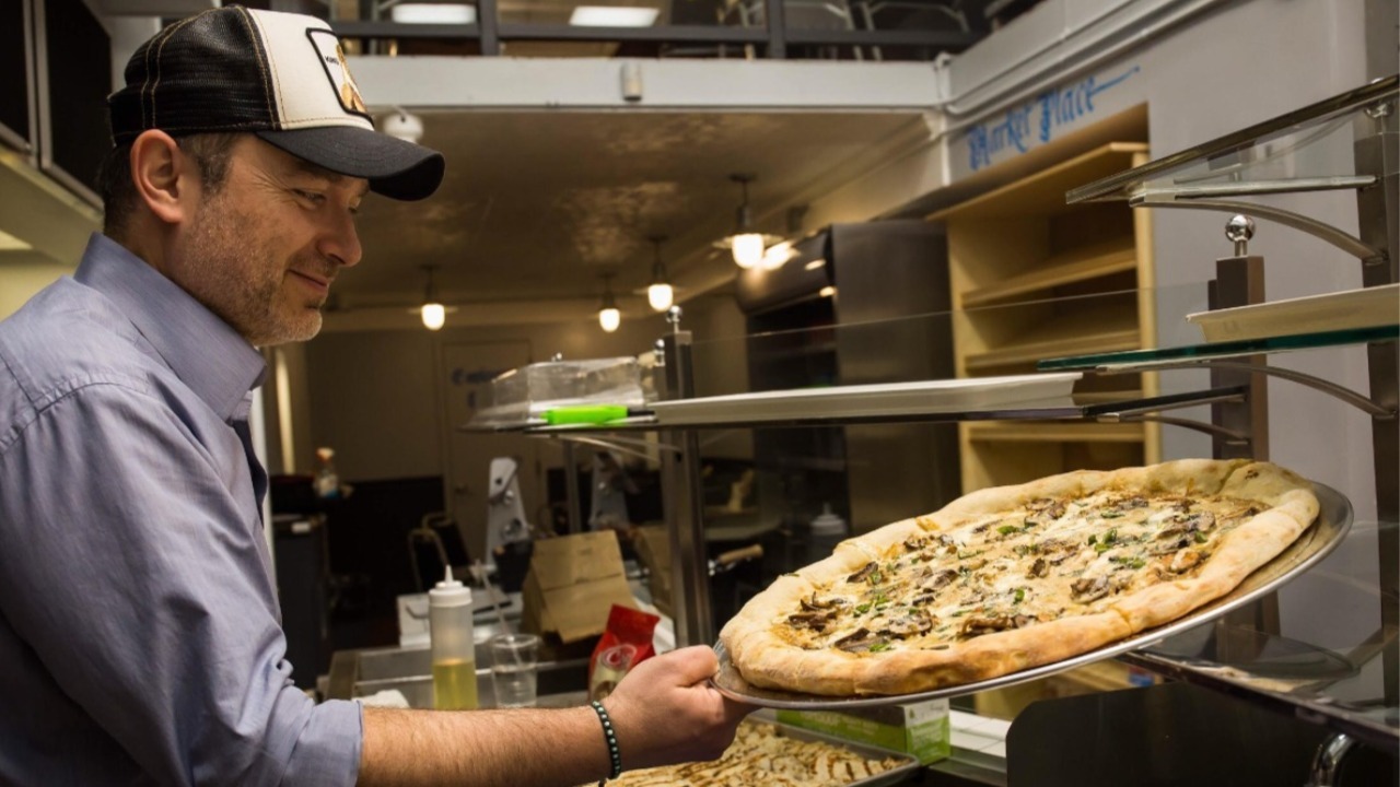 Neighborhood Eats: Order and donate with Harlem Pizza Co.