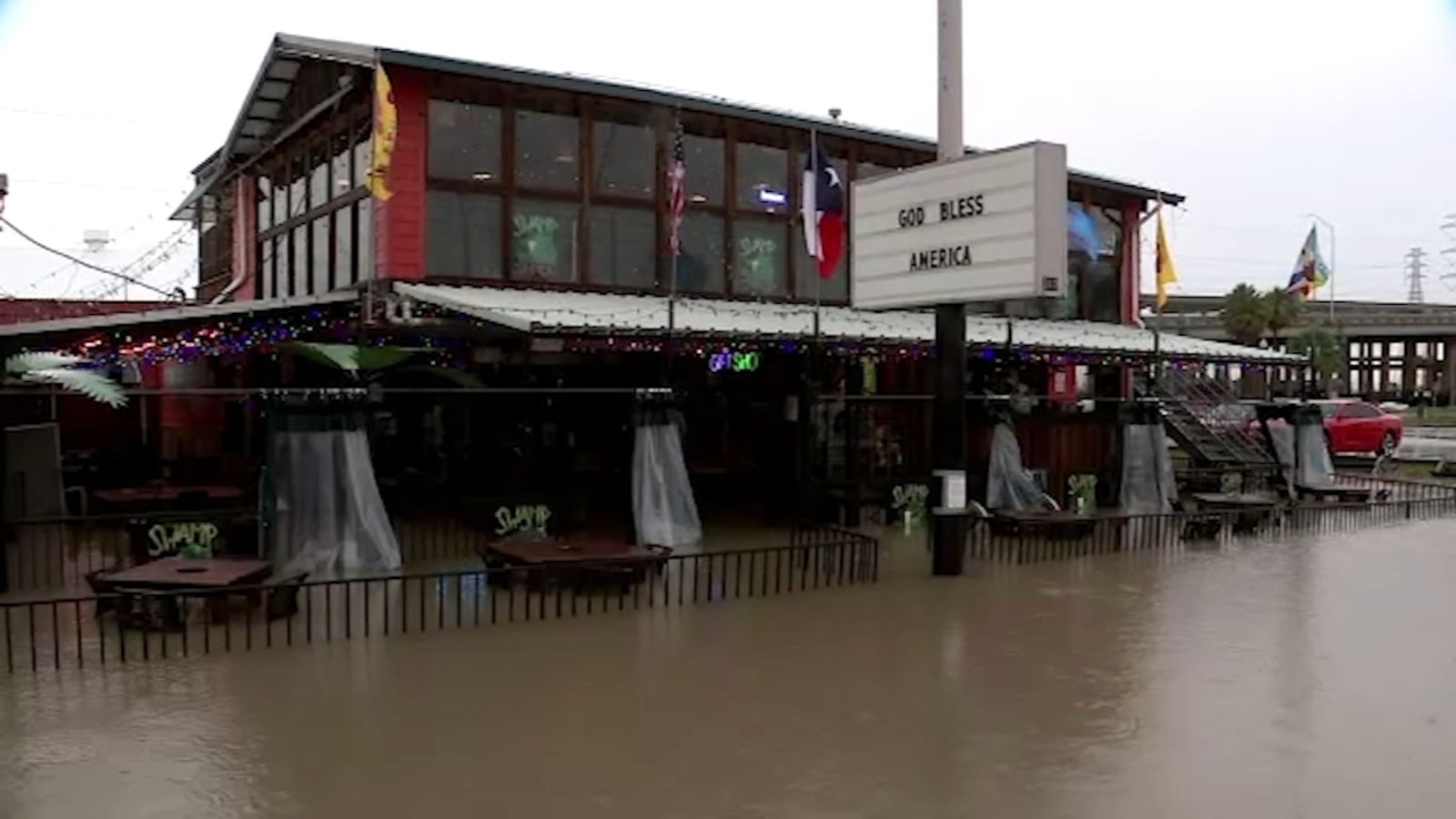 Kemah Bar Flooded During Severe Thunderstorm Friday Evening Abc13 Houston