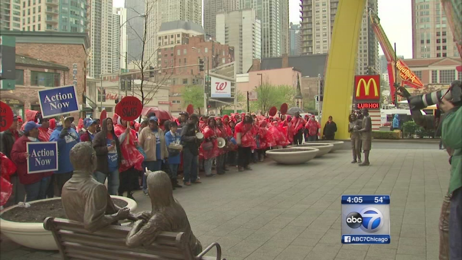 Chicago fast food workers fight for higher pay in nationwide strike