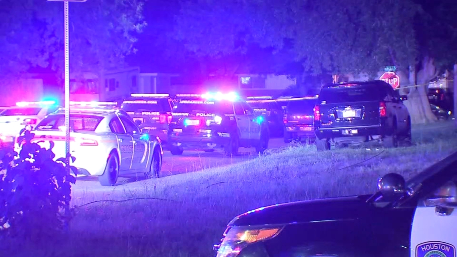 Man shares Facebook live in middle of standoff in SW Houston ABC13