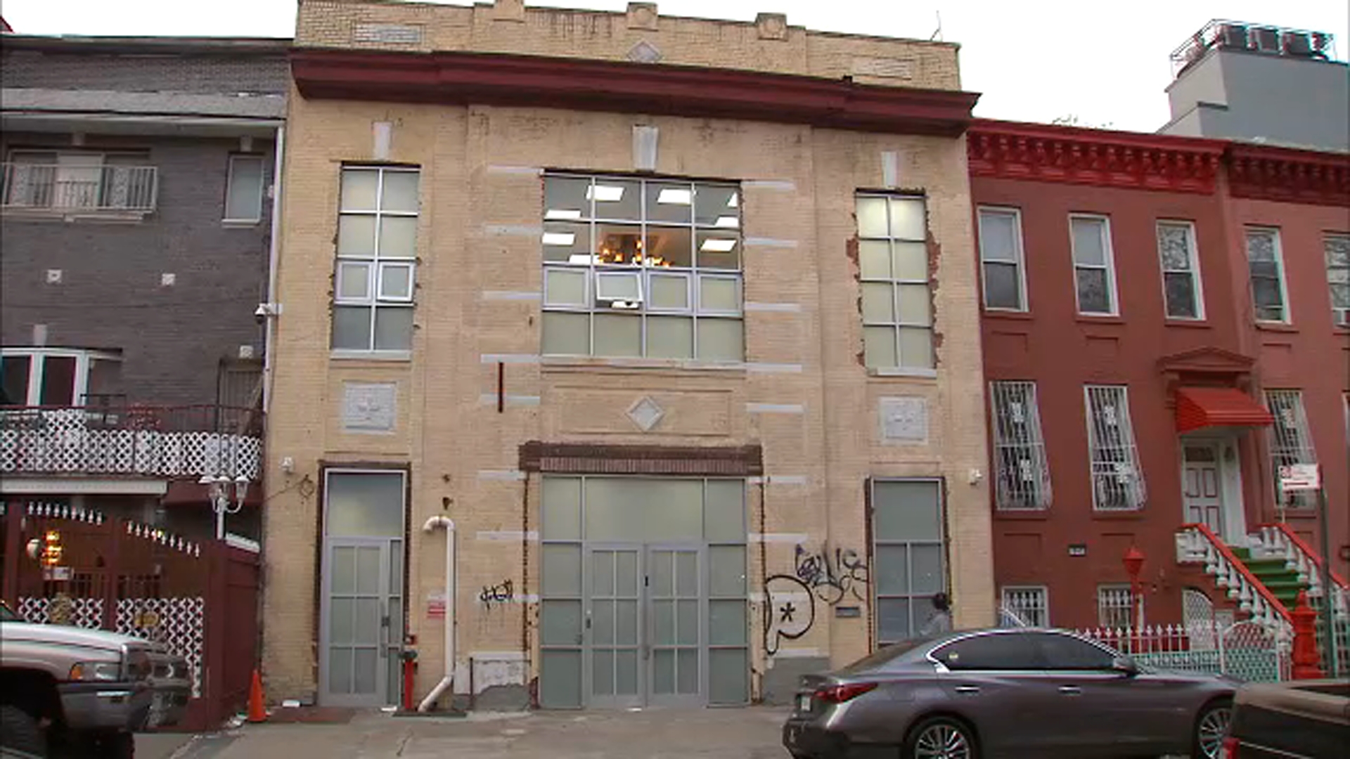 Police shut down Brooklyn yeshiva after more than 60 children inside