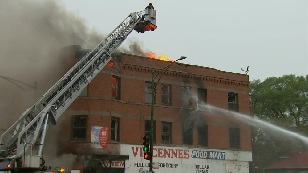 Chicago firefighter injured in extra-alarm Chatham fire