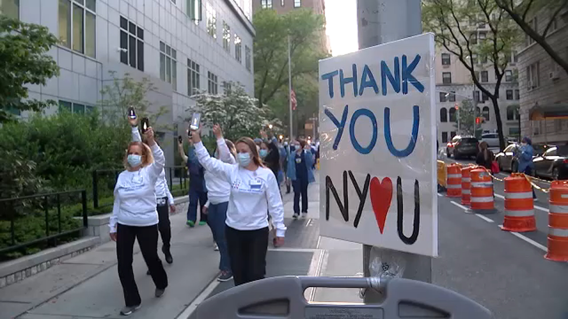 Frontline workers hold vigil to honor victims of COVID-19