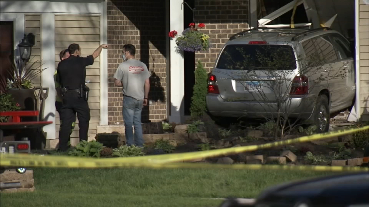 Pedestrian killed in Wheeling crash ID'd as Chicago man; driver still at large after hitting home, fleeing scene