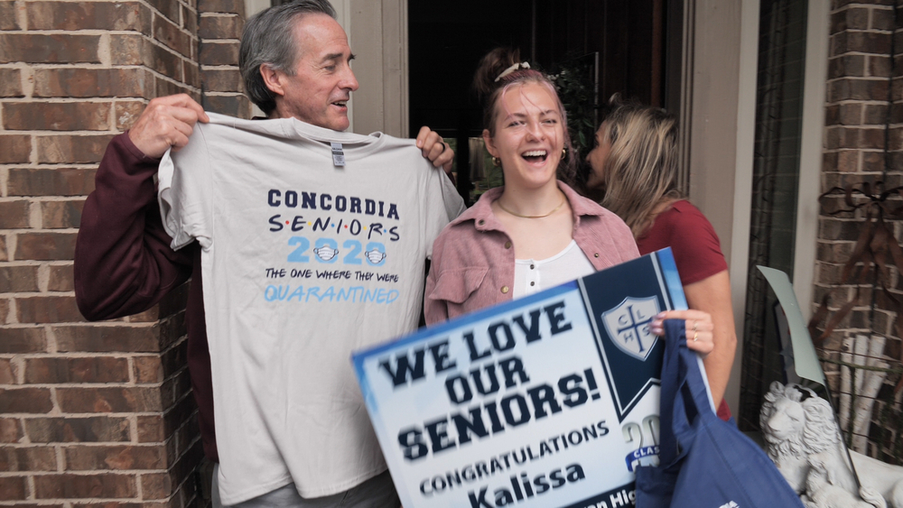 'We love our seniors:' A heartwarming high school sendoff