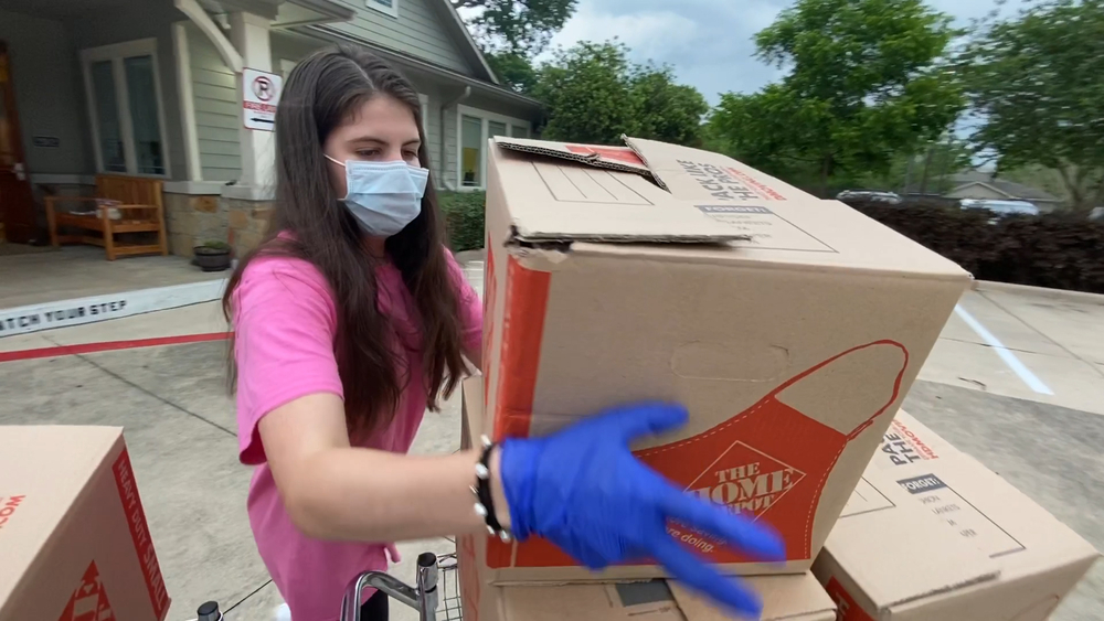 HS seniors bond by giving back to families impacted by COVID-19