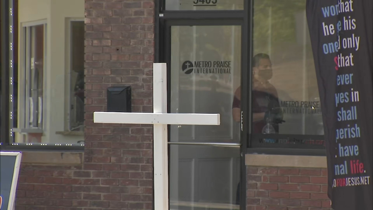 Some Chicago churches hold Sunday services despite Illinois stay-at-home order