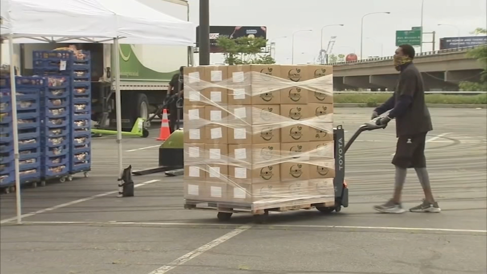 Philabundance ramps first free drivethru food distribution 6abc Philadelphia