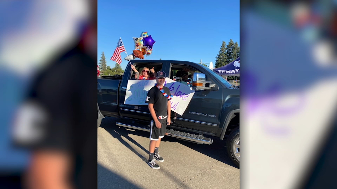 Car parade held for Fresno Unified eighth-graders