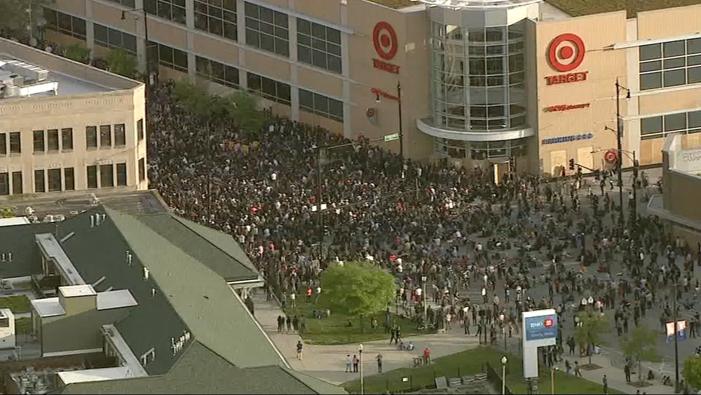Chicago protests: North Side protest marches on Lake Shore Drive in Lakeview, Uptown
