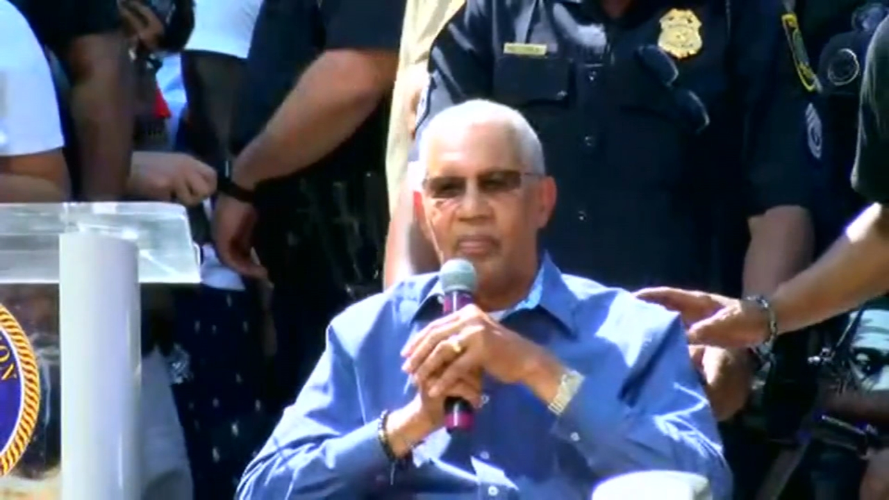 Rev. Lawson addresses the crowd at the George Floyd march