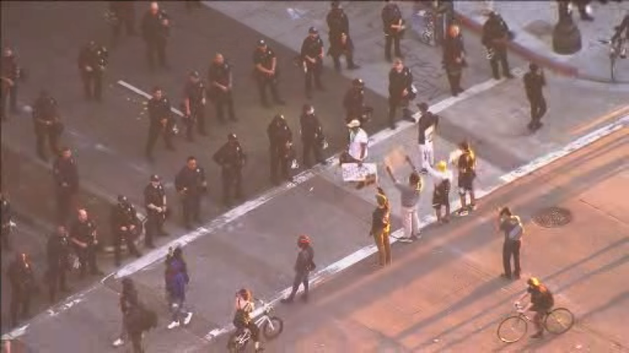 Oakland highlights night of peaceful protests with no arrests