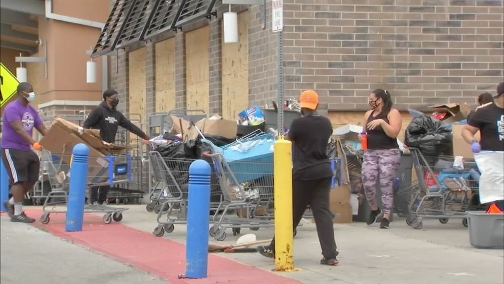 Bronzeville cleanup efforts aim to help community heal after looting, violence