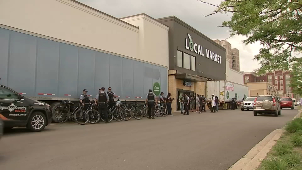 Local Market in South Shore reopens after residents protect it from looting