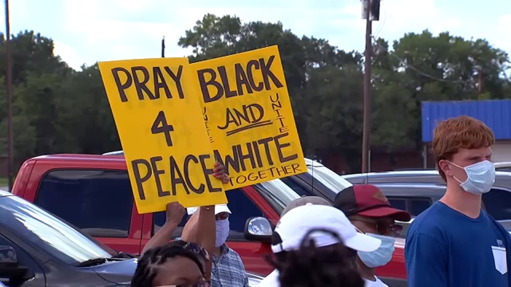'Praytest' held in honor of George Floyd