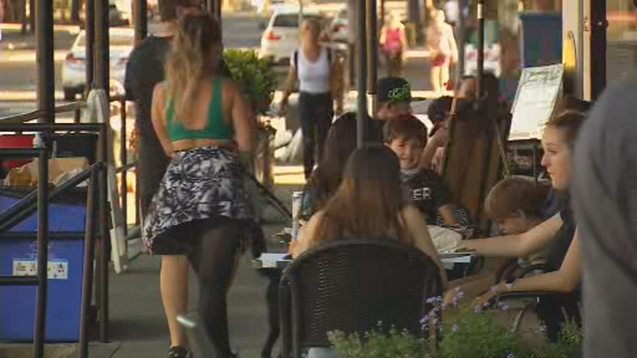Sonoma County restaurants packed as other businesses wait to reopen
