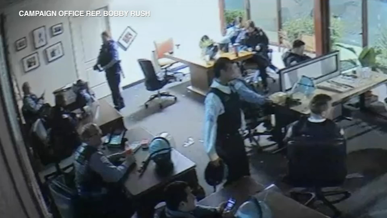 Video shows Chicago police 'lounging' in Bobby Rush's office, ignoring looters, rep says