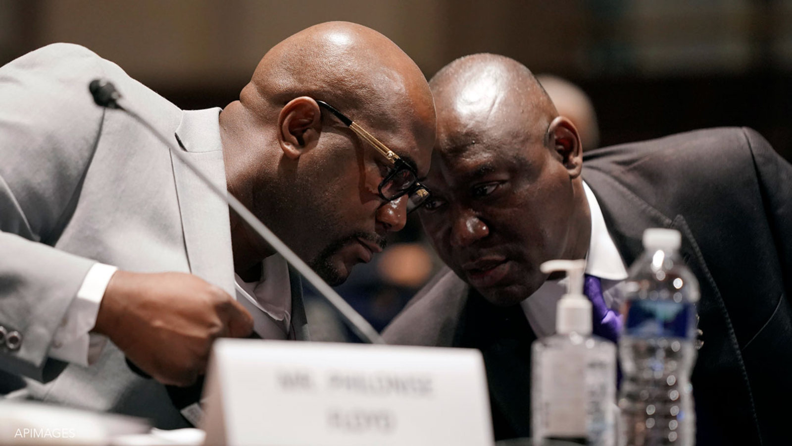 George Floyd S Family Will Seek Civil Lawsuit Against Derek Chauvin And Other Officers Abc13 Houston