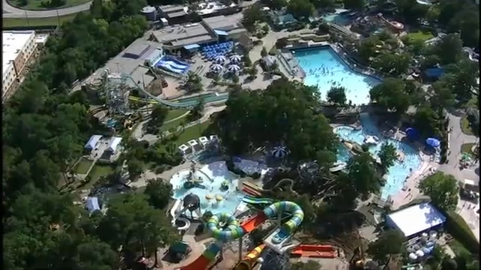 Hurricane Harbor Splashtown in Houston hiring hundreds of workers