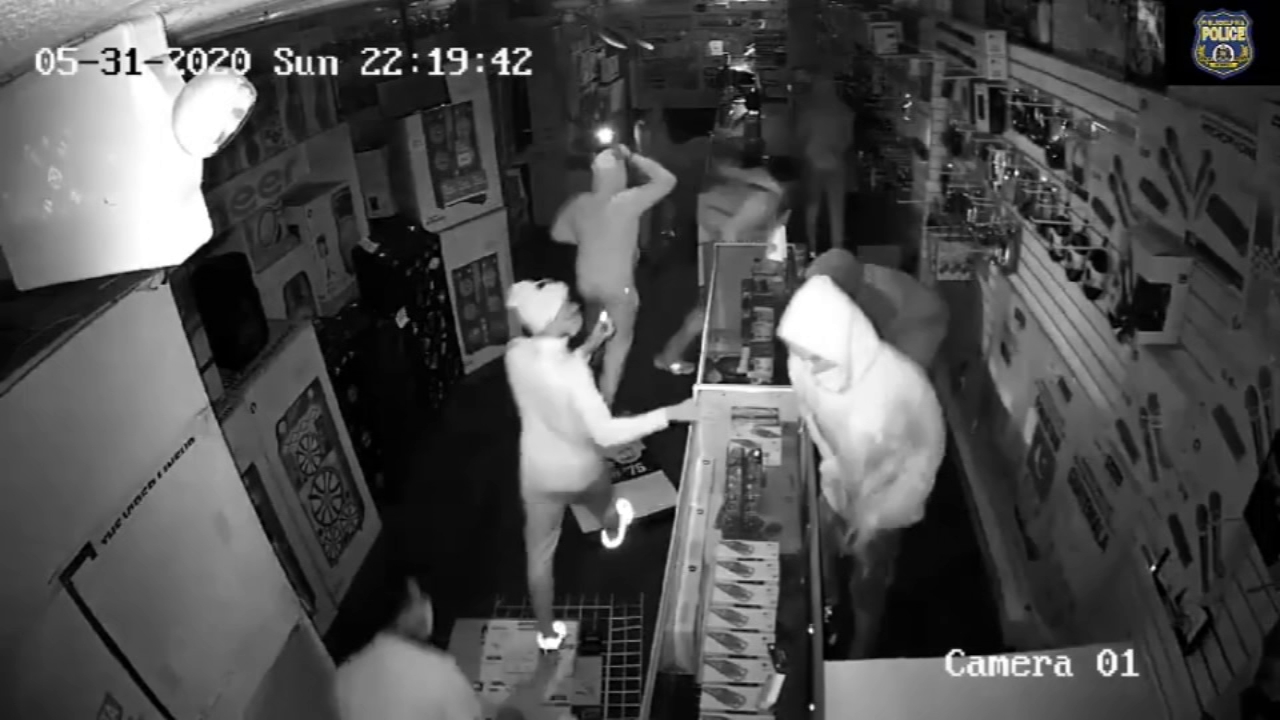 Police search for burglars who raided Olney electronics store