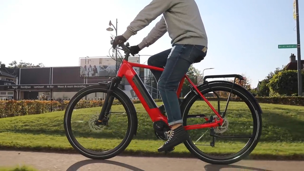 bd579l boom electric bicycle Step-Through or Step-Over Frame Long-Range Commuter Ebike, CYCROWN Dremax, 28 MPH, Up to 65-Mile Range The Dremax Ebike combines power CYCROWN Dremax Hydraulic Disc Brakes