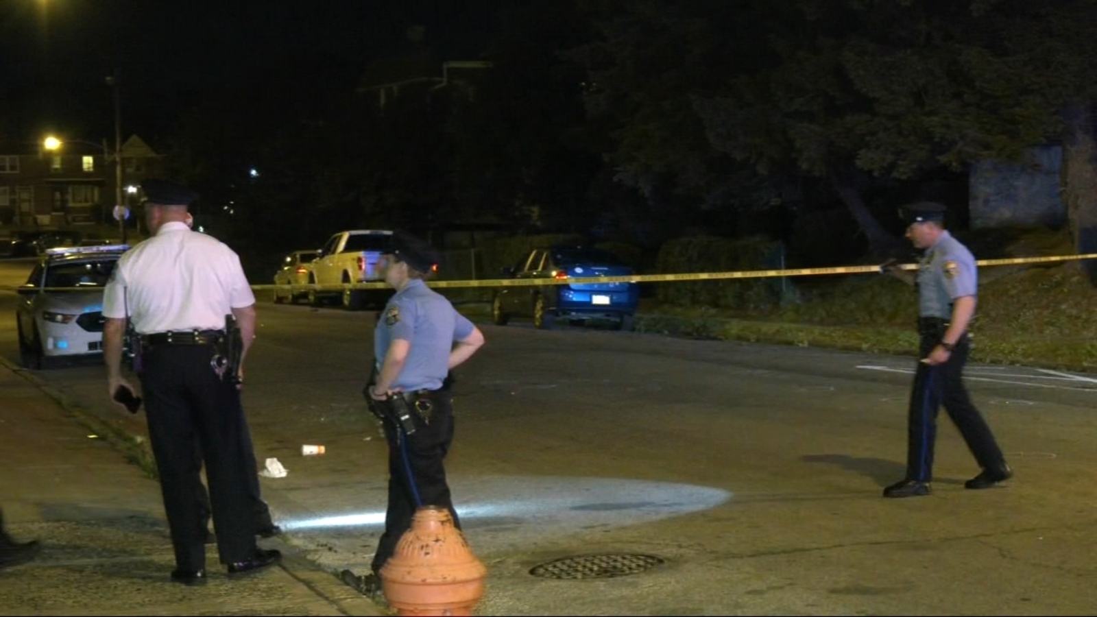 West Oak Lane shooting injures 2 in car on Forrest Avenue 6abc