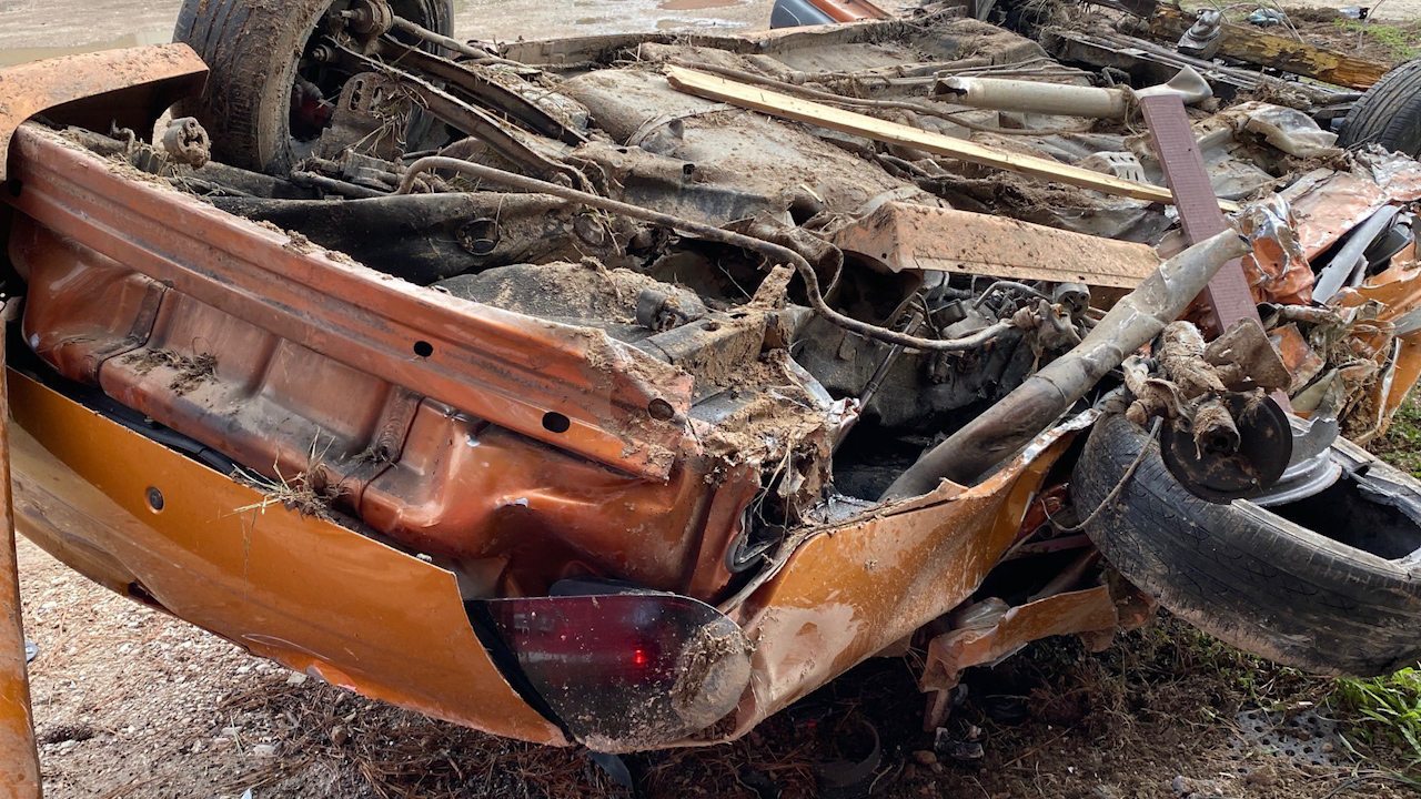 2 dead after vehicle crashes into business in north Harris Co.