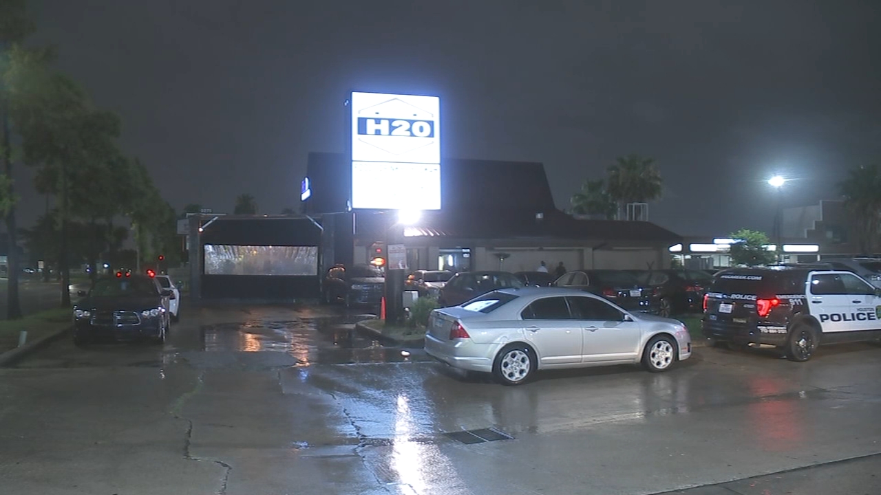 Man shot and killed after altercation at W Houston bar