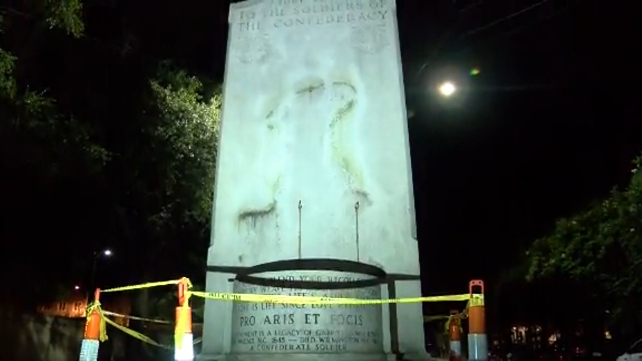 Wilmington removes Confederate monuments