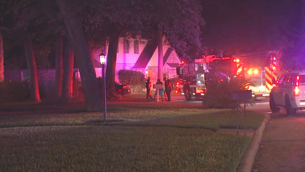 Man drowns in deep end of N Harris Co. backyard pool