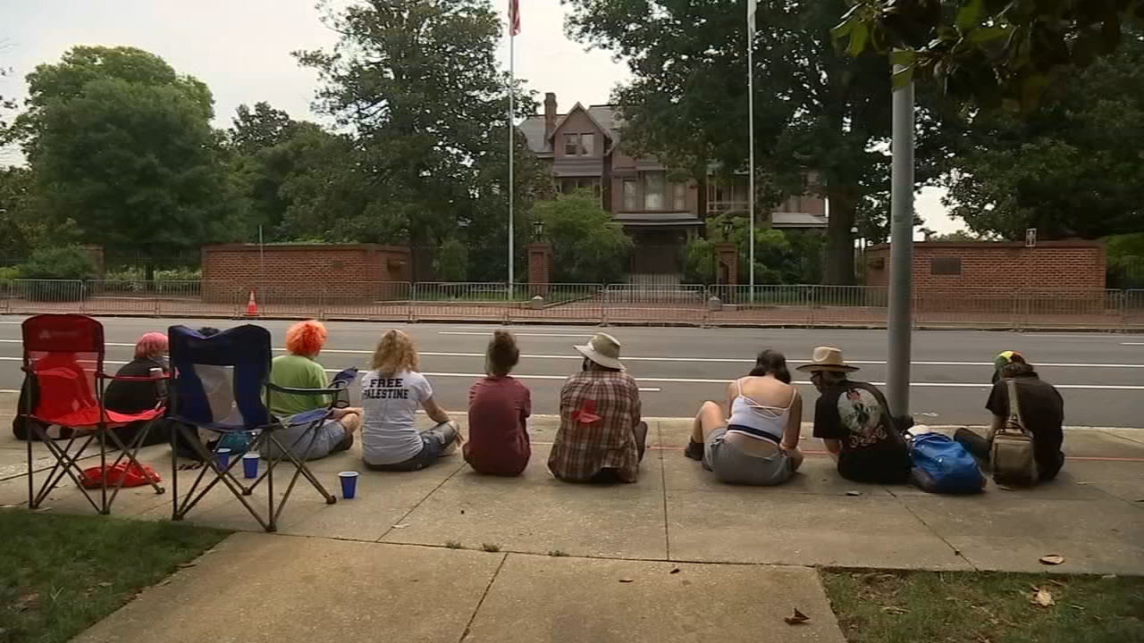 4 protesters arrested outside Executive Mansion while demonstrating against North Carolina bill about autopsy results