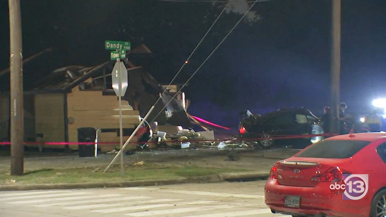 Car crashes into northeast Houston salon