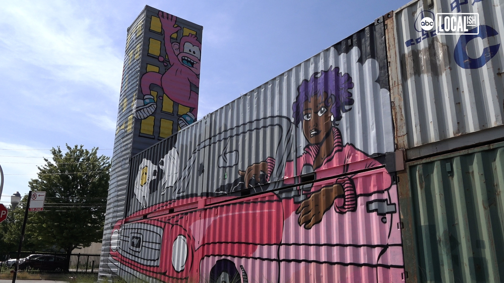 Restaurant celebrates reopening with new mural