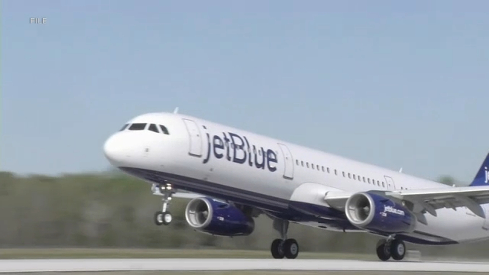 JetBlue to shift operations from Long Beach Airport to LAX in October