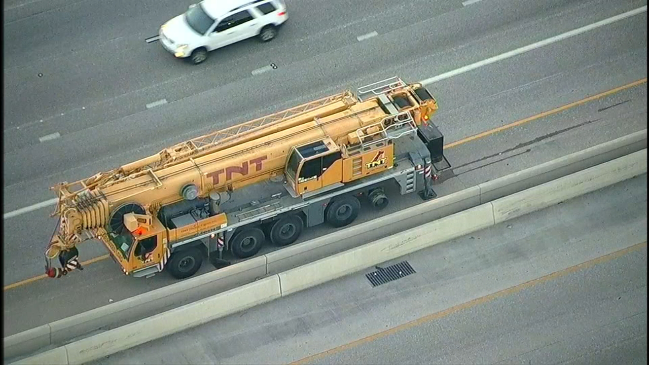 Crane truck loses tire on 610 West Loop