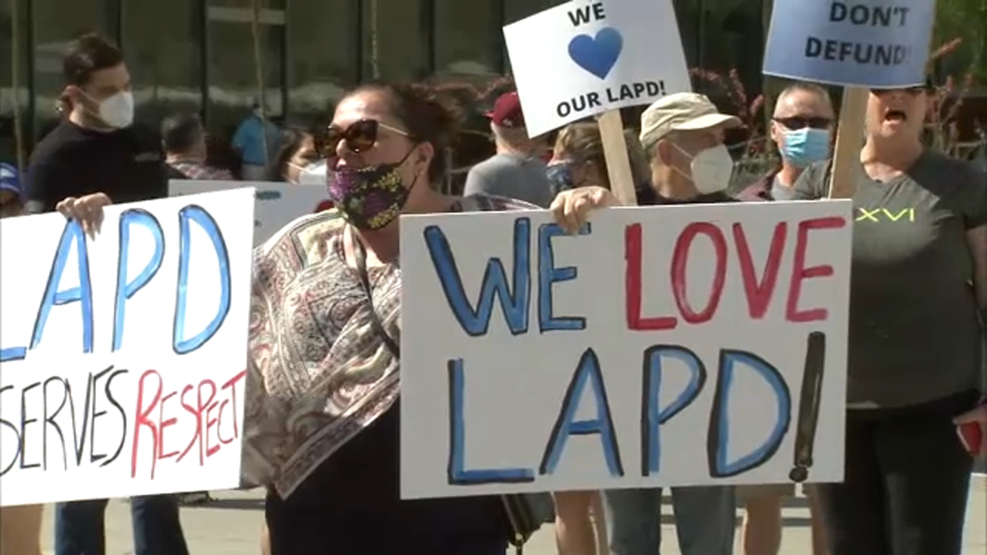 Hundreds show support for police in Downtown LA