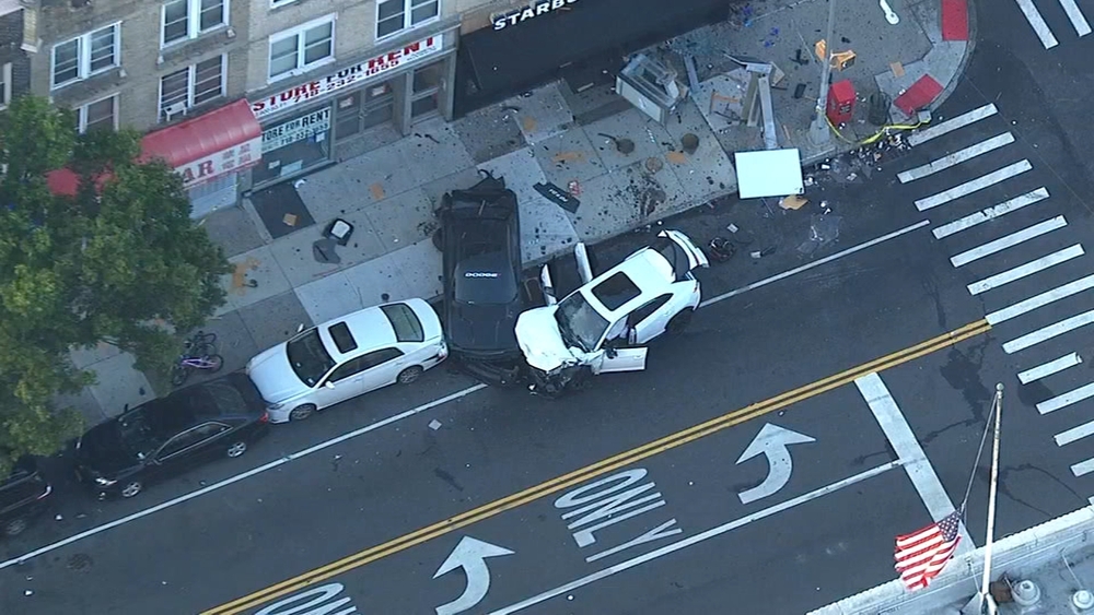 Serious crash leaves several hurt in Bensonhurst, Brooklyn