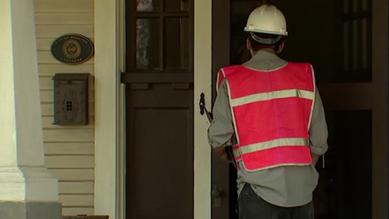 Fake city workers rob woman after claiming water had COVID-19