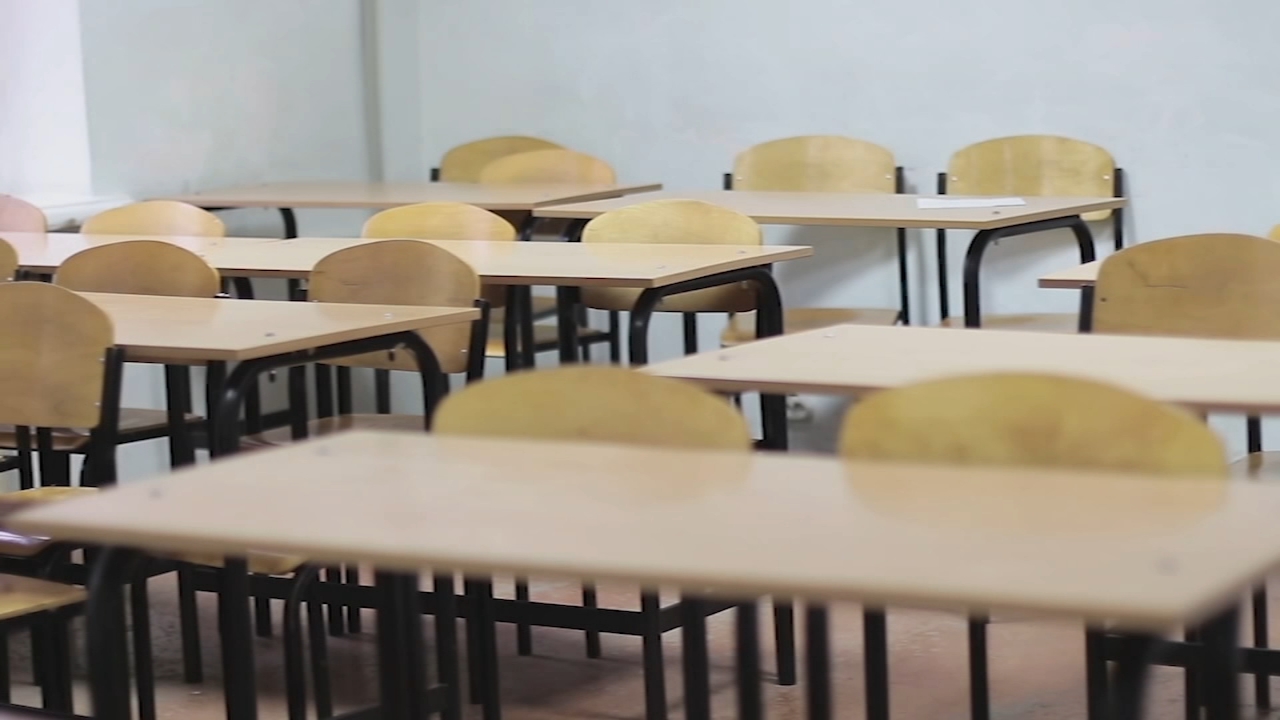 Teachers, health care workers push back against Philadelphia in-person school