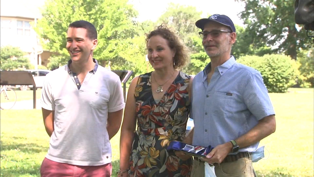 Highland Park family receives posthumous medals honoring service of late World War II veteran