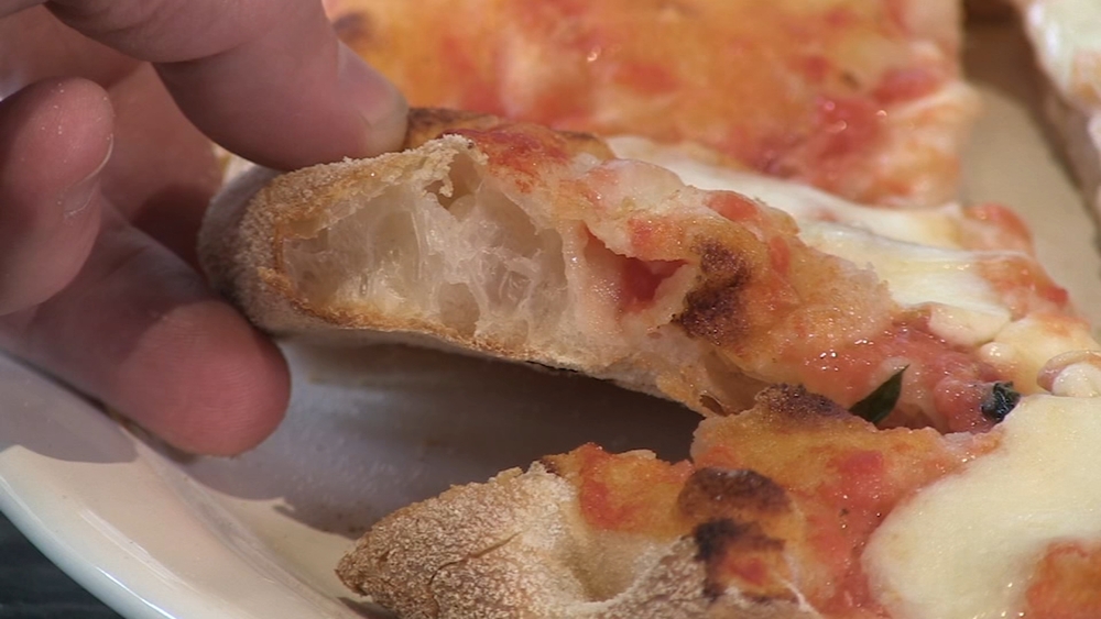 Roman-style pizza, pinsa, gains following at L'Aventino Forno Romano