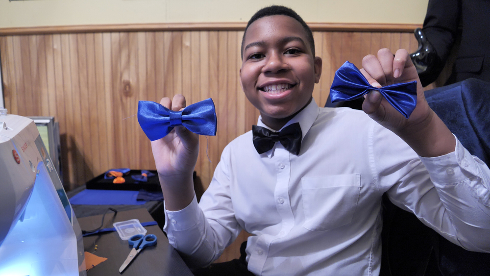 Boss life! 13-year-old turns bow ties into big business