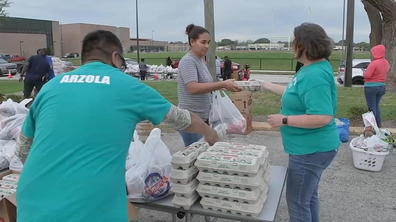 HISD delivering free meals at 3 apartment complexes today