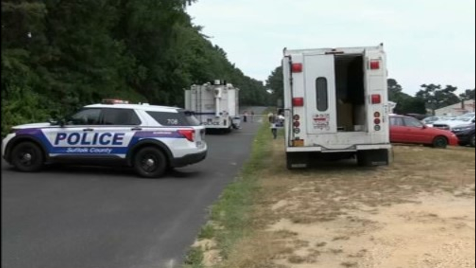 Jogger finds woman's body in wooded area in Manorville ABC7 New York
