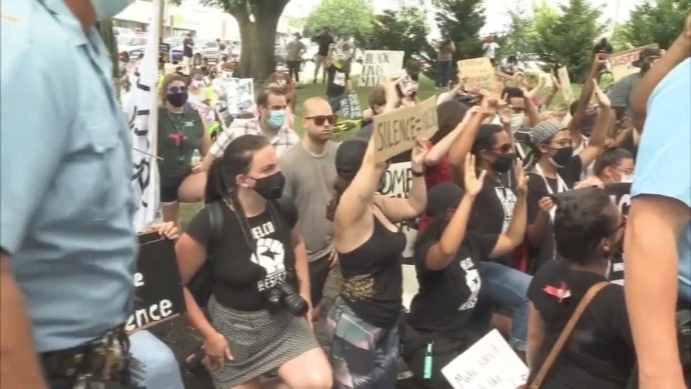 Tensions escalated between BLM and Blue Lives Matter protestors