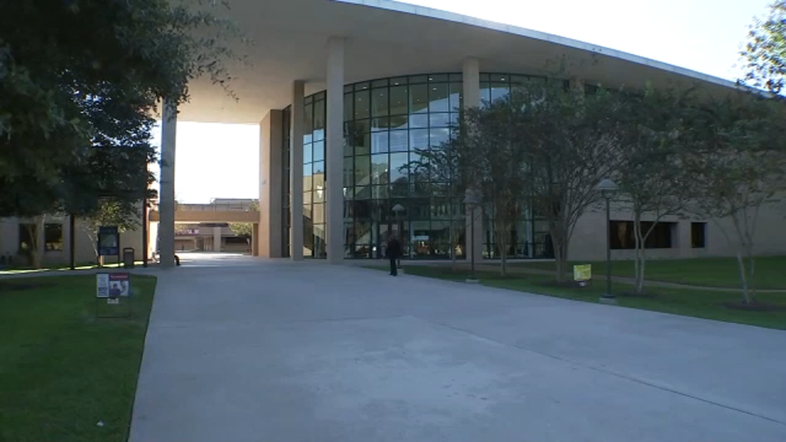 Lone Star College purchases 5,000 laptops students can use for free