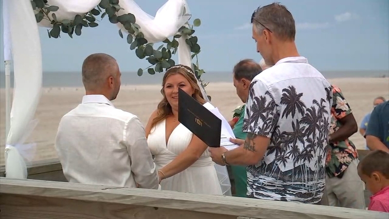 Covid Long Island Couple Defies All Odds Ties Knot Amid Pandemic And Tropical Storm Isaias Abc7 New York